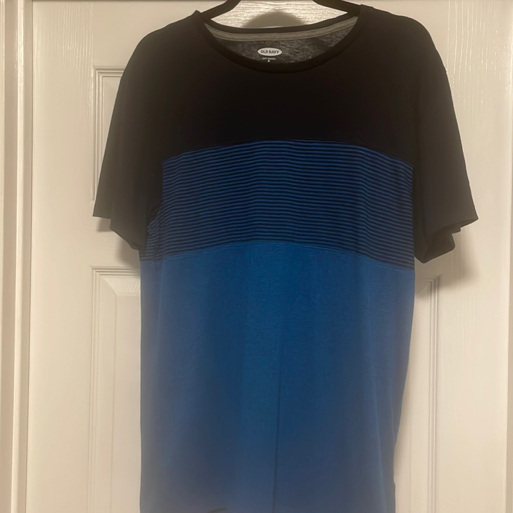 Men’s medium Old Navy short sleeve shirt